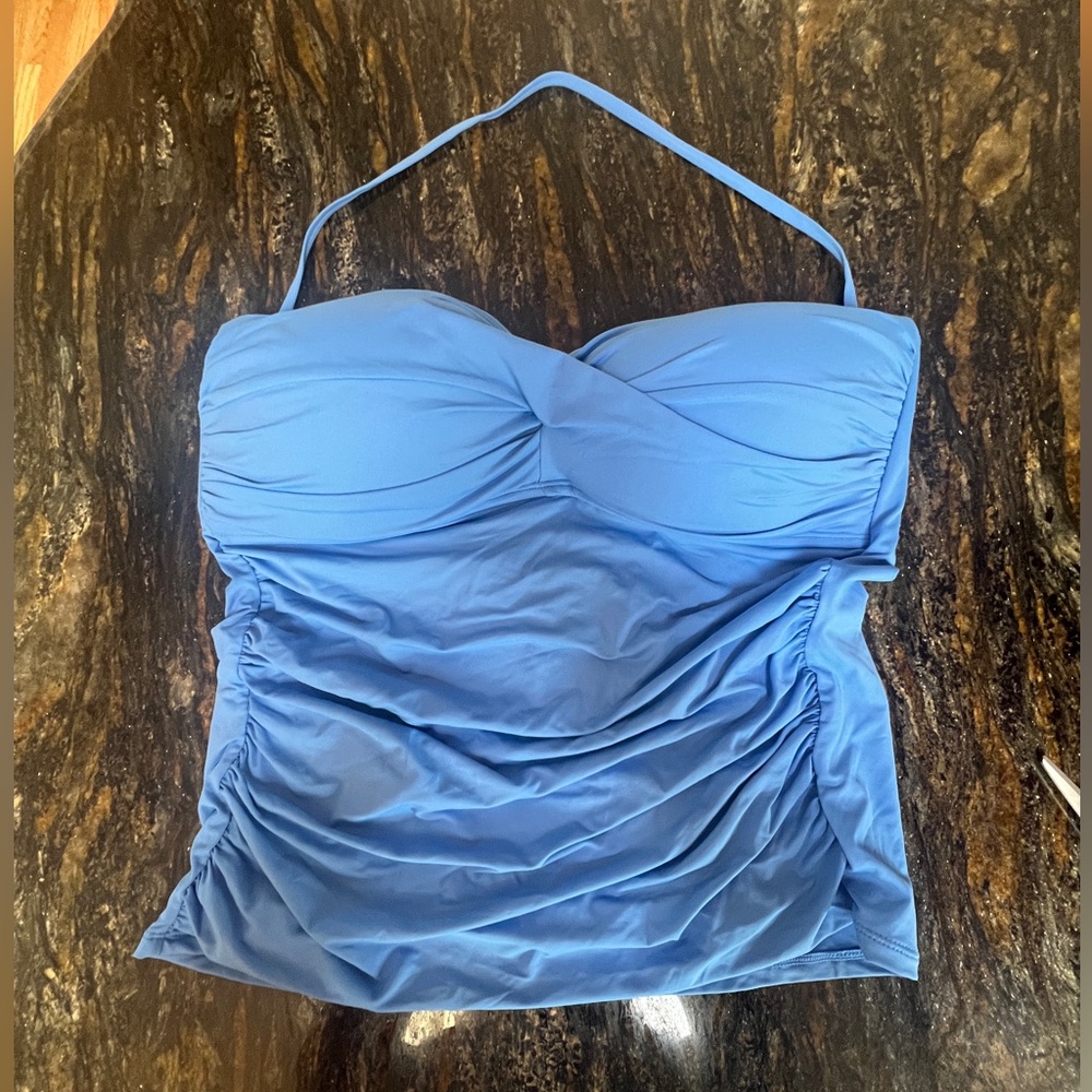 La Blanca twist tie tankini top
Size 16 - Picture 2 of 5